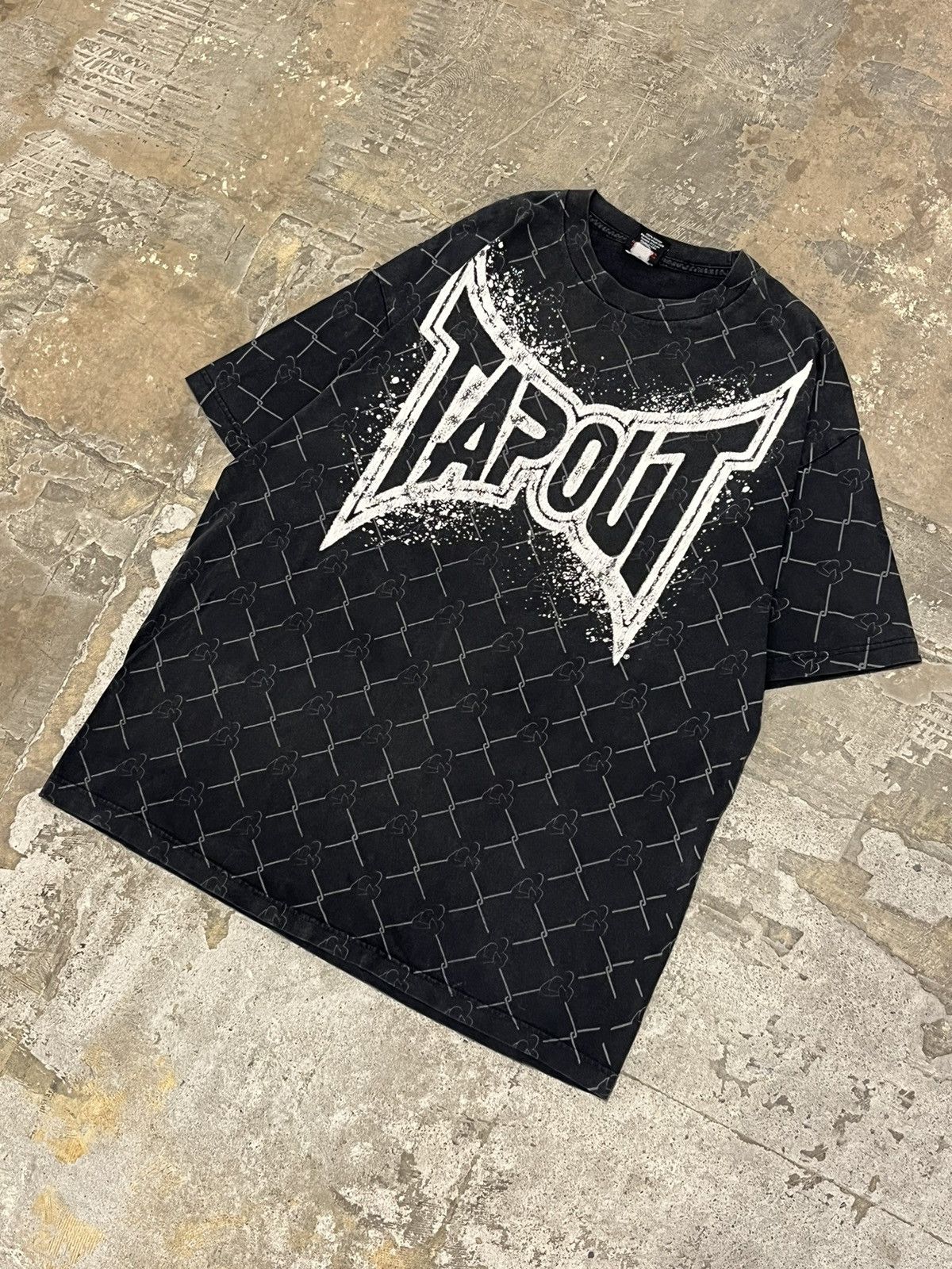 Tapout × Vintage Tapout y2k grunge emo goth hype rare skater opium Size US L / EU 52-54 / 3 - 5 Thumbnail