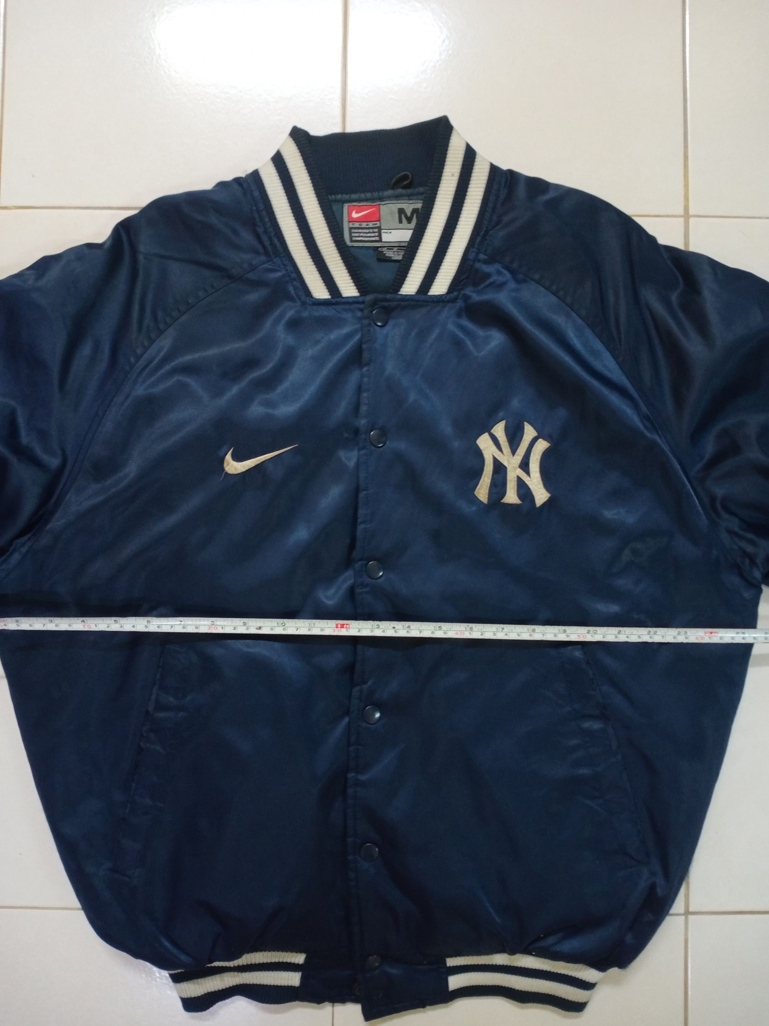 Nike Vintage Nike New York Yankees Satin Varsity Jacket Size US L / EU 52-54 / 3 - 18 Thumbnail