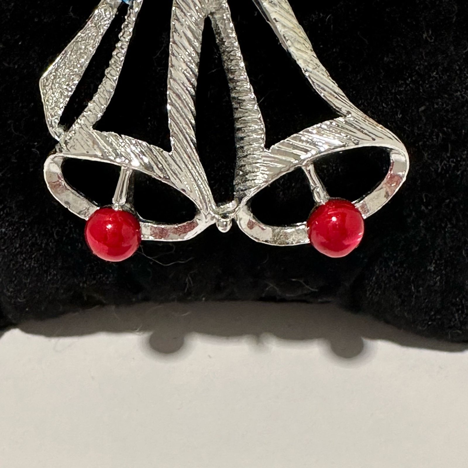 Vintage VTG Sign Gerry Christmas Ribbon Bells Silver Brooch Pin Size ONE SIZE - 8 Thumbnail