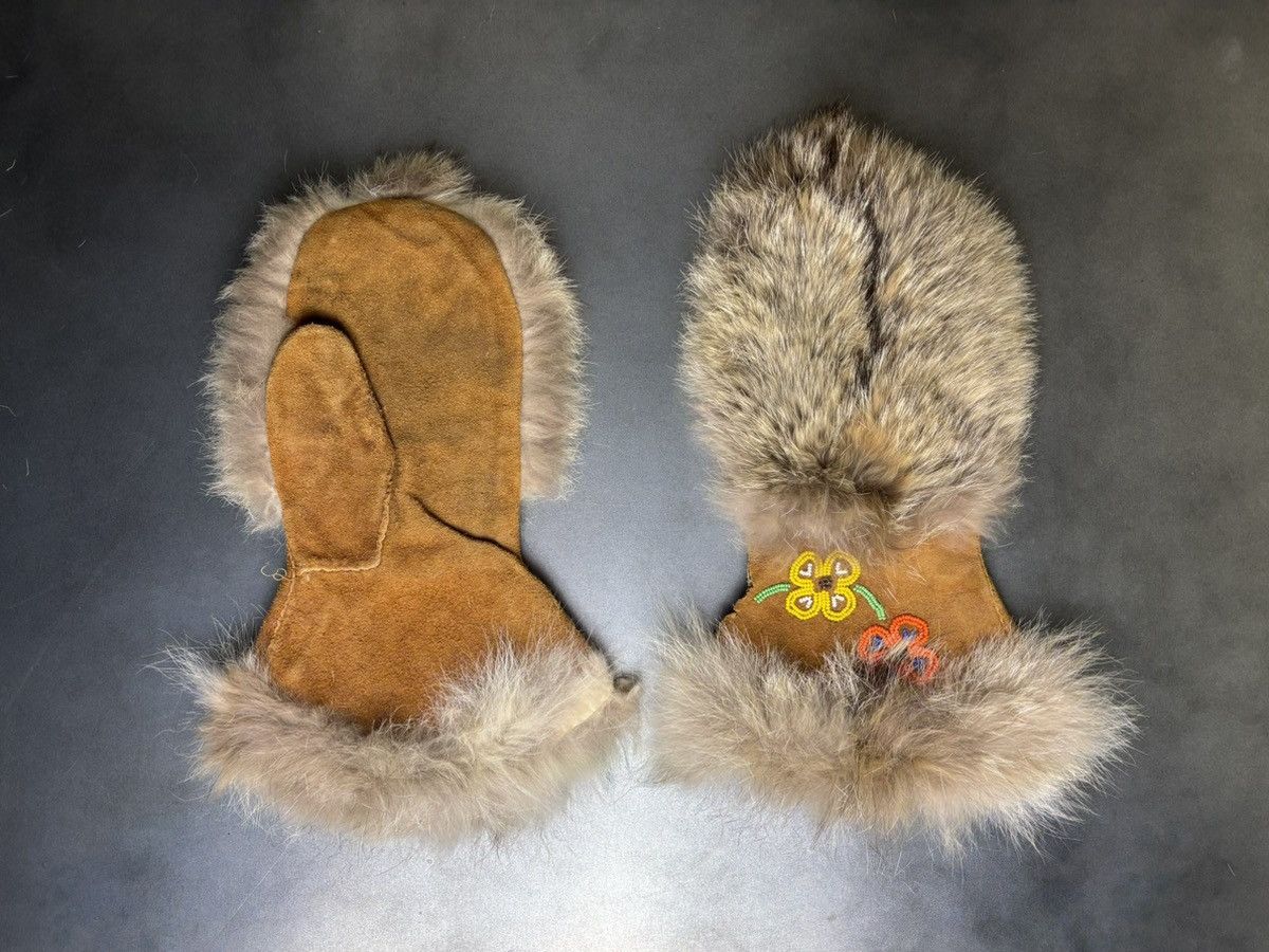 Native × Vintage Vintage Fur Mittens Beaded Gauntlets Indigenous American USA Size ONE SIZE - 17 Thumbnail