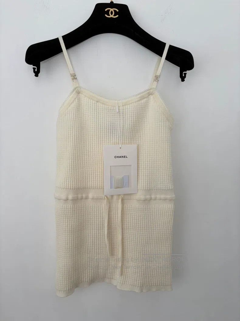 Chanel Chanel Beige knitted tag vest Size XXS / US 00 / IT 34 - 1 Thumbnail