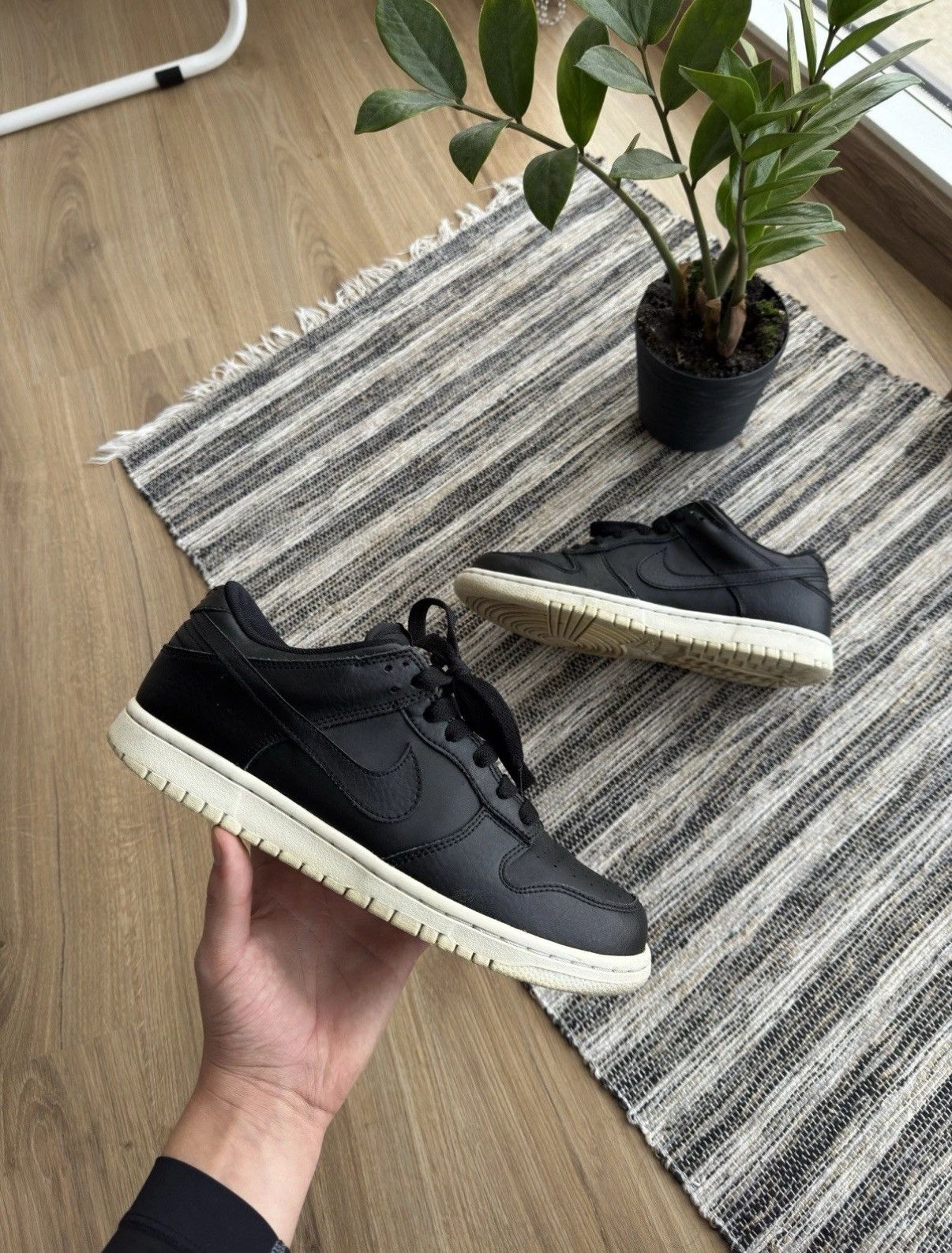 Nike NIKE DUNK LOW 2016 CLASSIC TOTAL BLACK MENS SIZE 41 ( US 8 ) Size US 8 / EU 41 - 1 Thumbnail