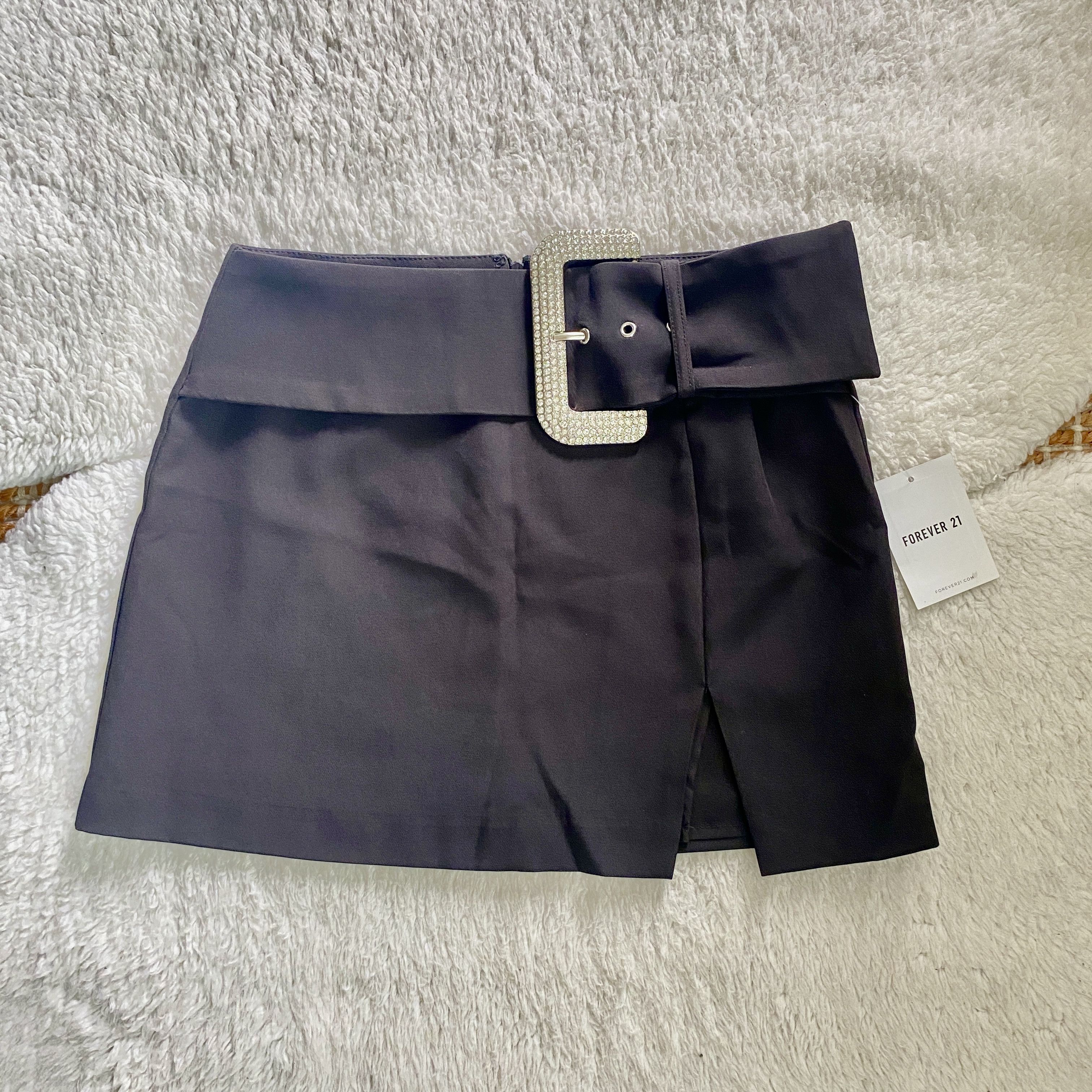 Forever 21 Forever 21 Black Mini Skirt w/ Oversized Rhinestone Buckle Size 26" / US 2 / IT 38 - 2 Thumbnail