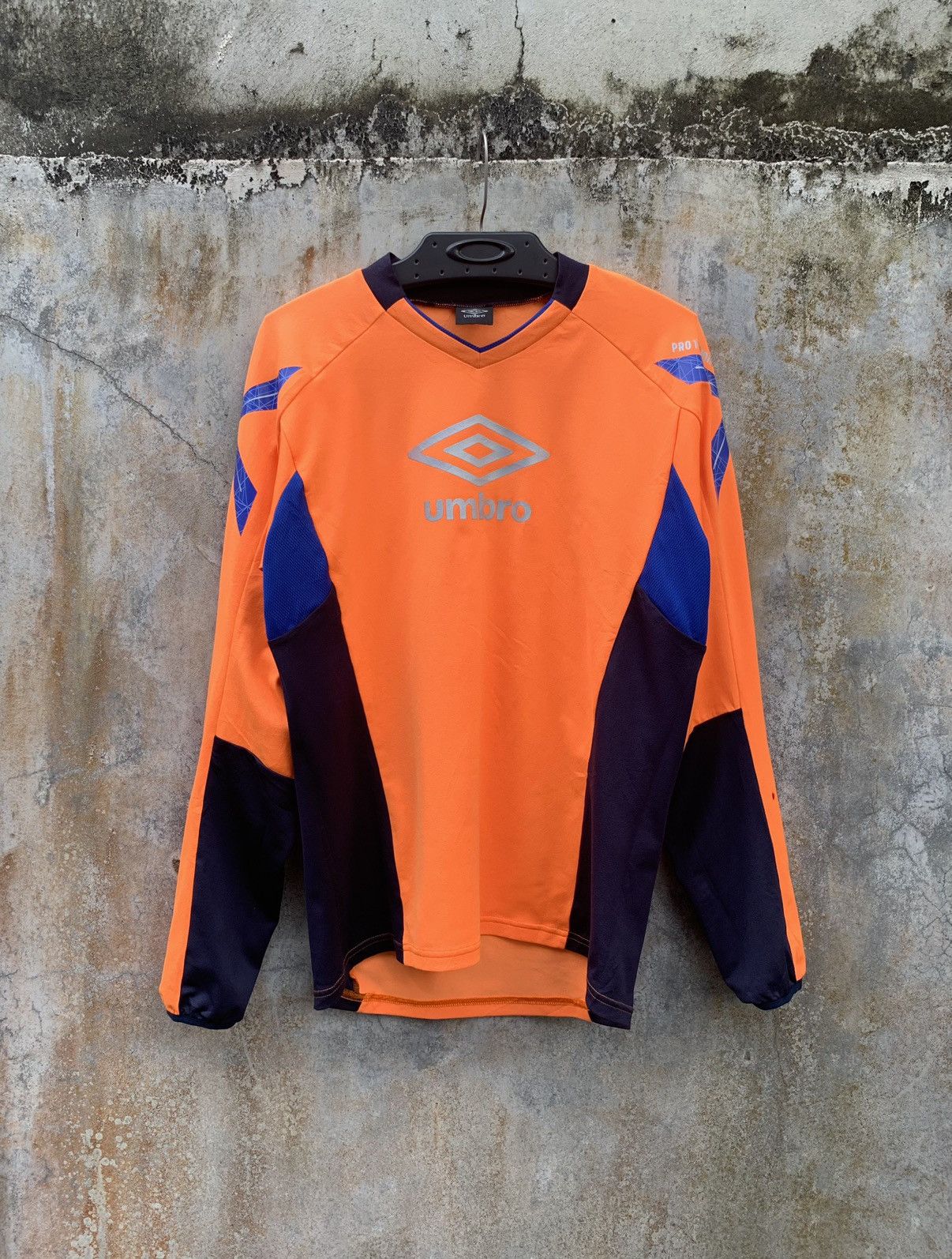 Umbro × Vintage Vintage Umbro Blokecore Longsleeve Jersey Size US M / EU 48-50 / 2 - 1 Thumbnail