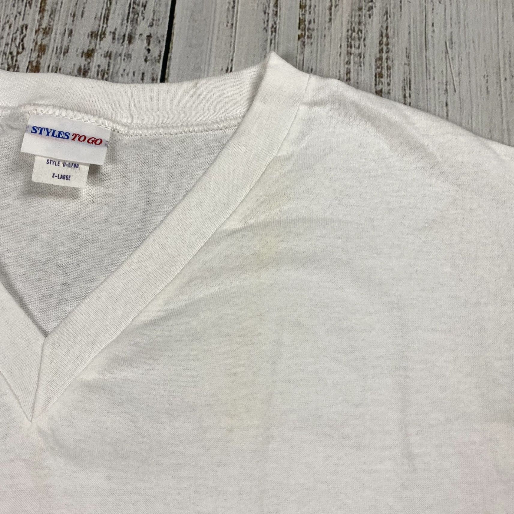 X-LARGE VINTAGE 80s STYLES TO GO V-NECK T-SHIRT XL WHITE USA Mens Size US XL / EU 56 / 4 - 3 Thumbnail