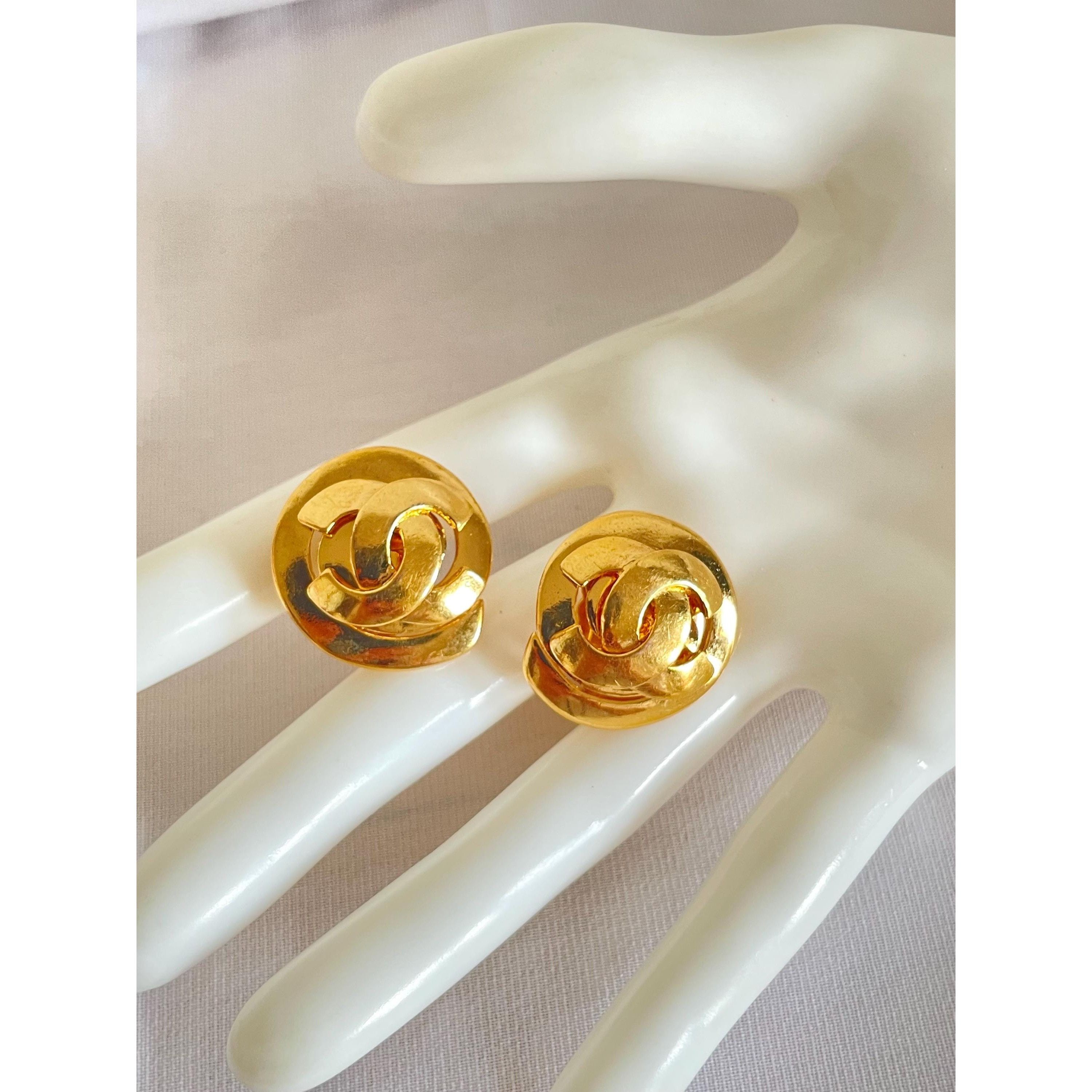 Chanel Vintage CHANEL gold tone round snail design earrings with CC Size ONE SIZE - 2 Thumbnail