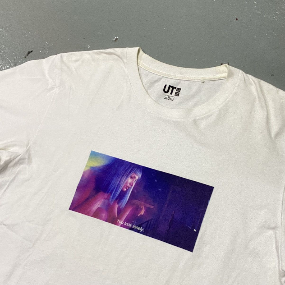 Uniqlo Uniqlo Blade Runner 2045 Promo Movie Tee Box Logo Size US XL / EU 56 / 4 - 1 Thumbnail
