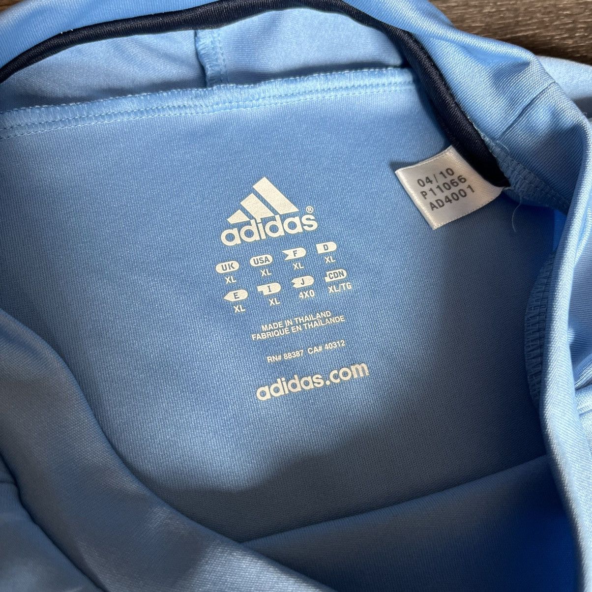 Adidas × Vintage Vintage Y2K Adidas Performance Light Blue Basic Logo Jersey Size US XL / EU 56 / 4 - 4 Thumbnail