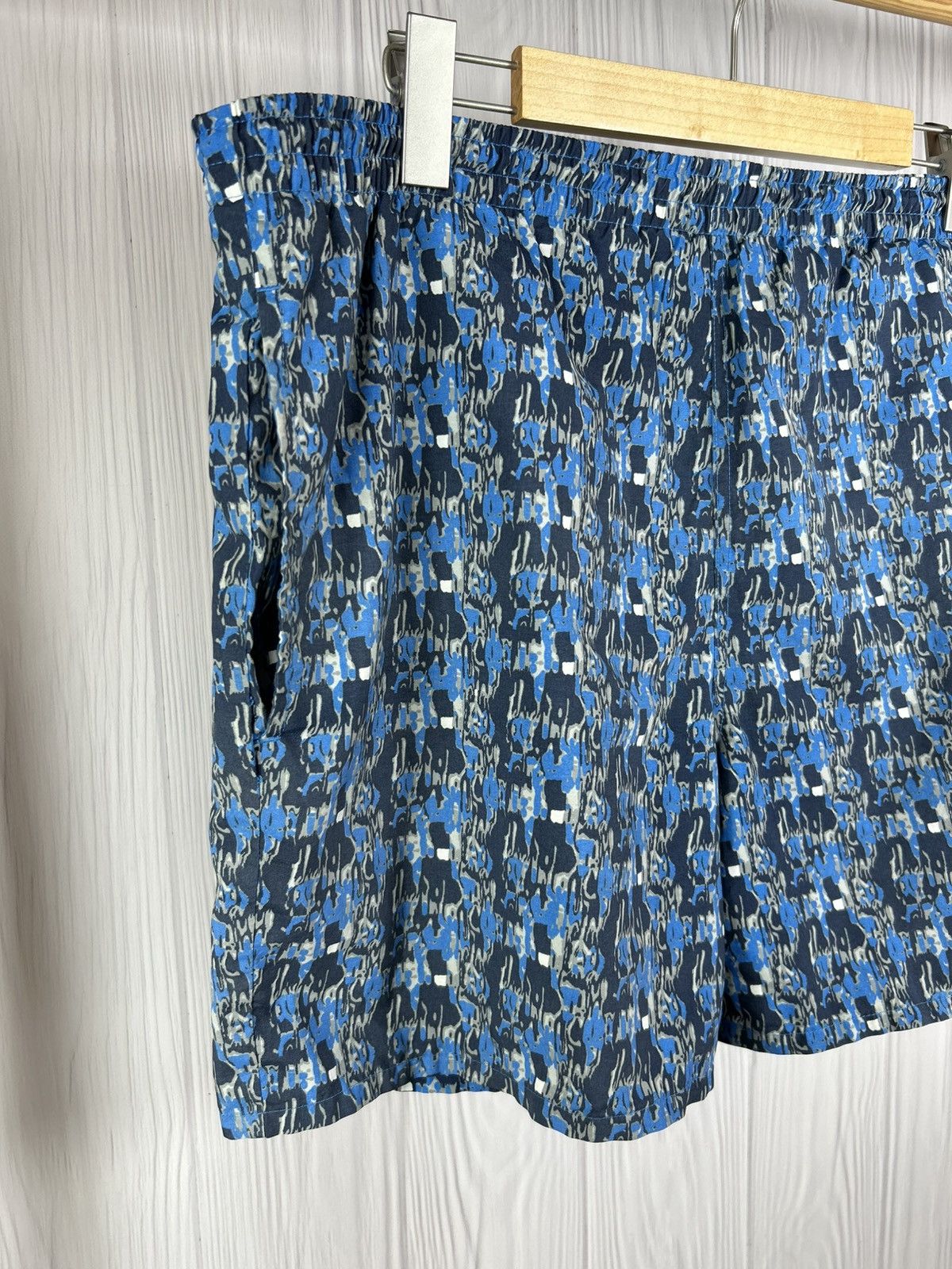 Nike Nike Vintage 90s Blue Pattern Logo Shorts Size M Size US 32 / EU 48 - 2 Thumbnail