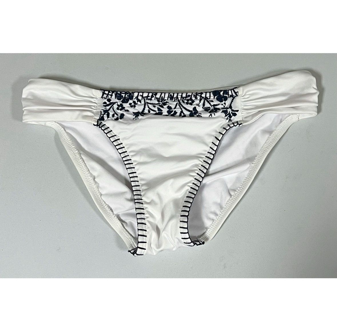 Lucky Brand White Navy Blue Floral Bikini Bottoms Size S 🤍✨