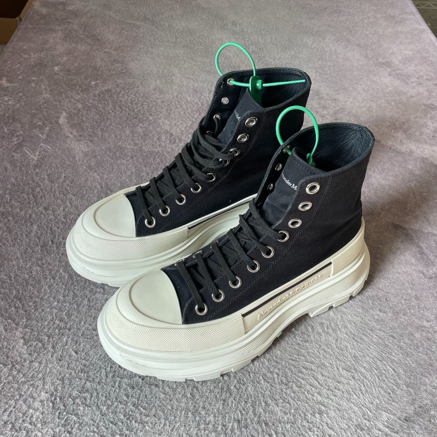 Alexander McQueen Alexander McQueen Black Hitop Sneakers L Men Size US 10 / EU 43 - 1 Thumbnail