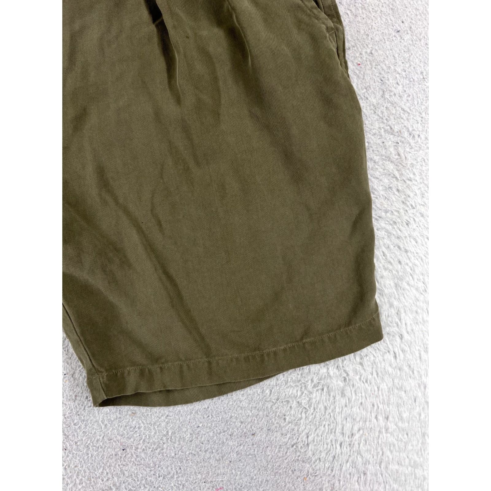 Tommy Bahama Tommy Bahama Shorts Mens Bermuda 38 Green Silk Herringbone Pleated Beach Vacation Size US 38 / EU 54 - 2 Thumbnail