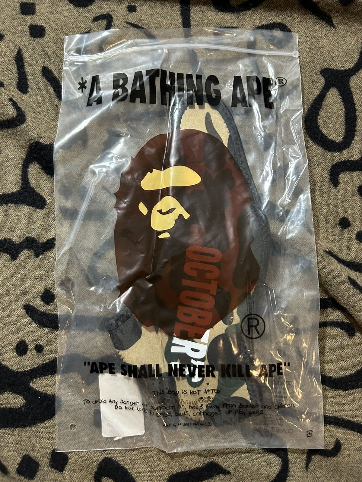 Bape × October's Very Own Bape x OVO 1st Camo Mask Size ONE SIZE - 2 Thumbnail