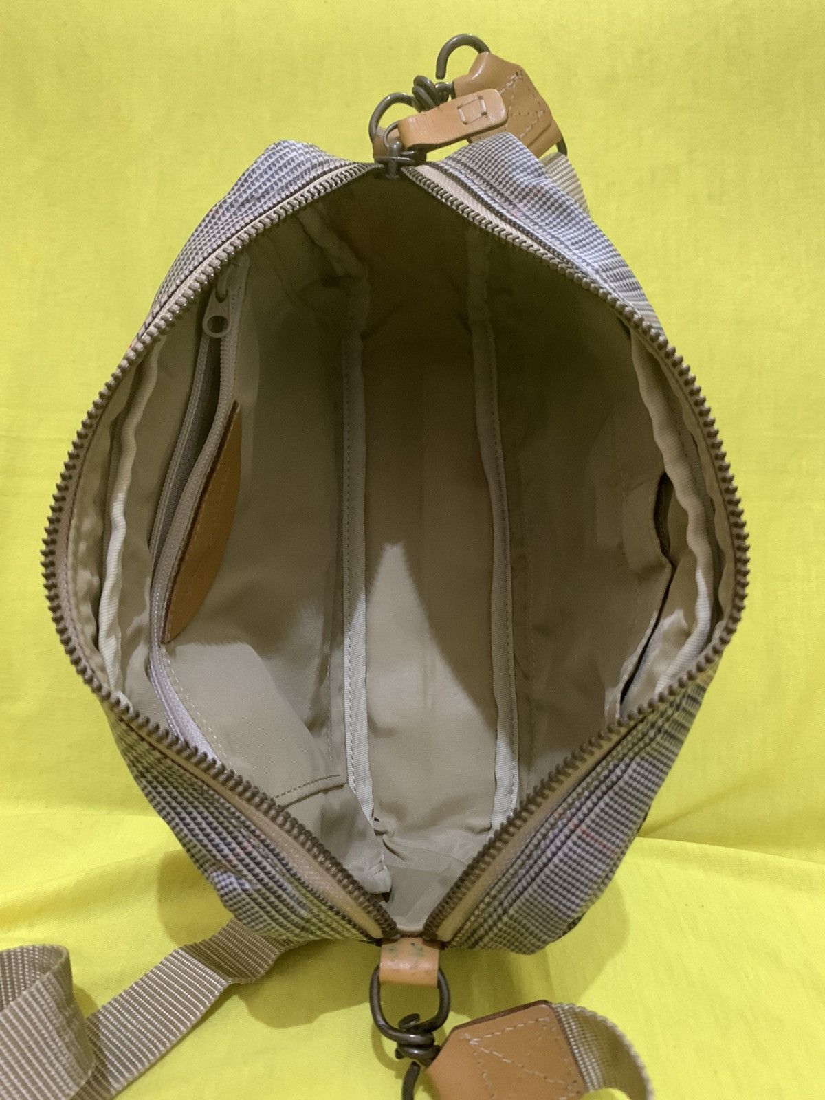 Issey Miyake Tsumori Chisato Carry By Issey Miyake Houndstooth Sling Bag Size ONE SIZE - 8 Thumbnail