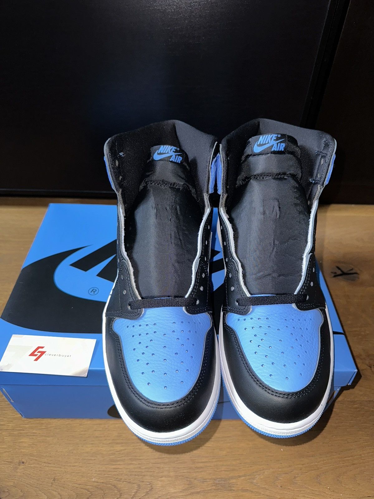 Jordan Brand × Nike Air Jordan 1 Retro High „UNC TOE“ Size US 12 / EU 45 - 9 Thumbnail
