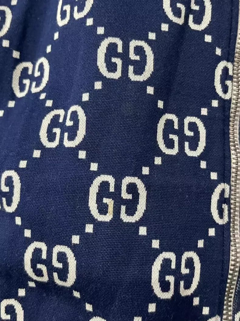 Gucci Gucci Full logo coat Size US M / EU 48-50 / 2 - 5 Thumbnail
