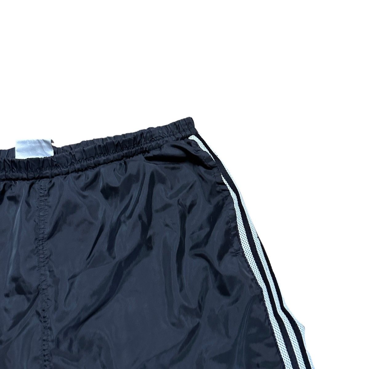 Adidas × Vintage Vintage 90s Adidas Windbreaker Logo Shorts Size US 36 / EU 52 - 4 Thumbnail