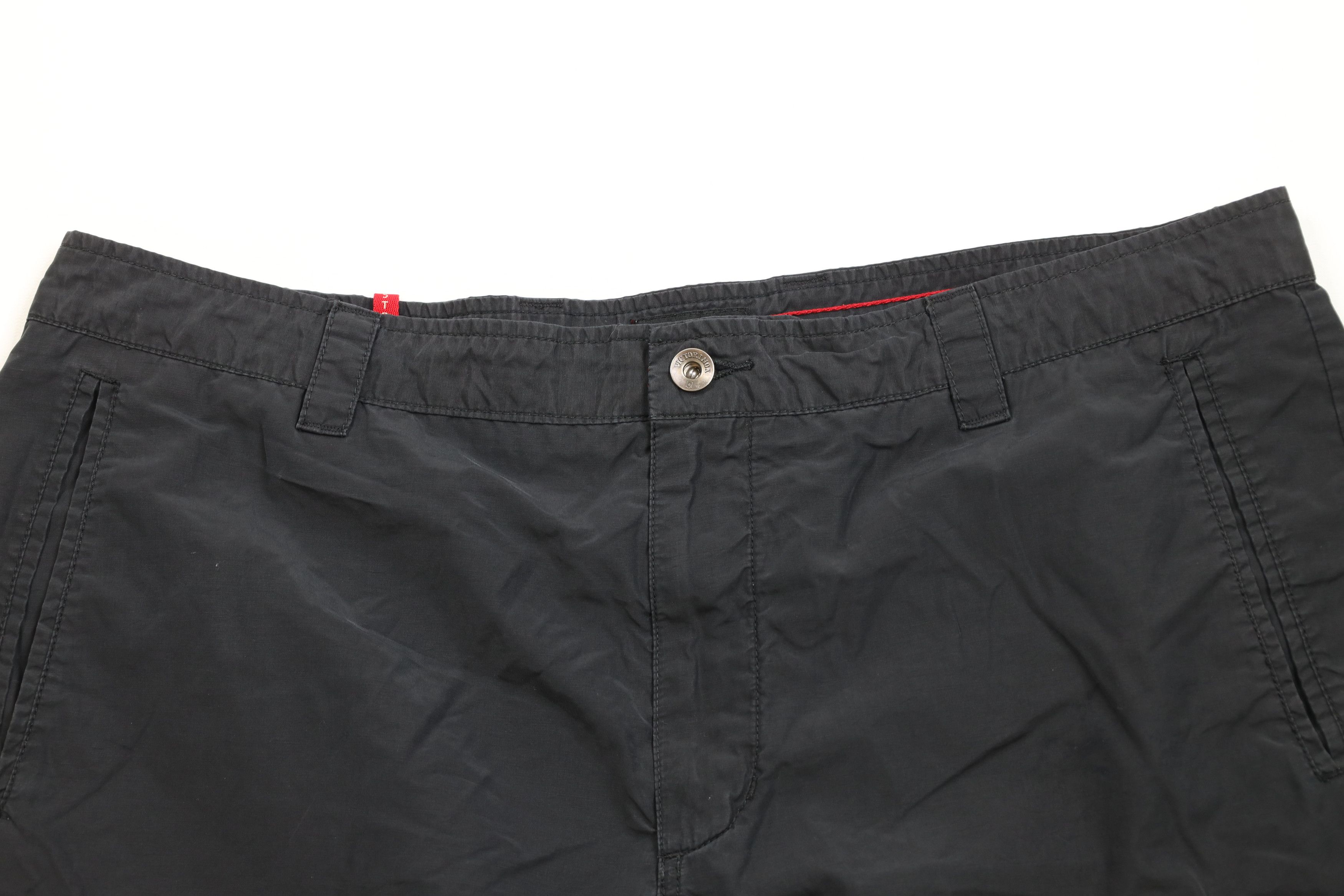 Victorinox × Vintage Victorinox Straight Leg Golfing Golf Tech Cargo Shorts Black Size US 36 / EU 52 - 2 Thumbnail