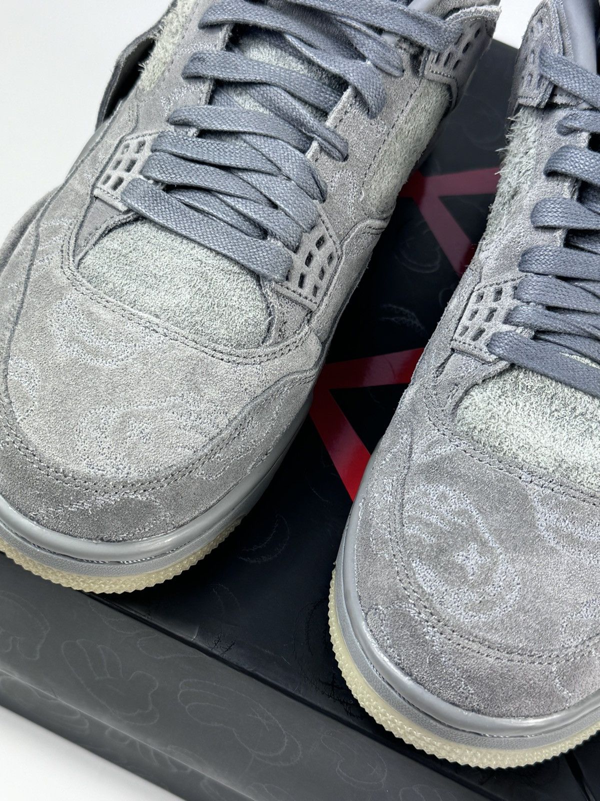 Jordan Brand × Kaws AIR JORDAN 4 RETRO X KAWS SNEAKERS Size US 9.5 / EU 42-43 - 6 Thumbnail