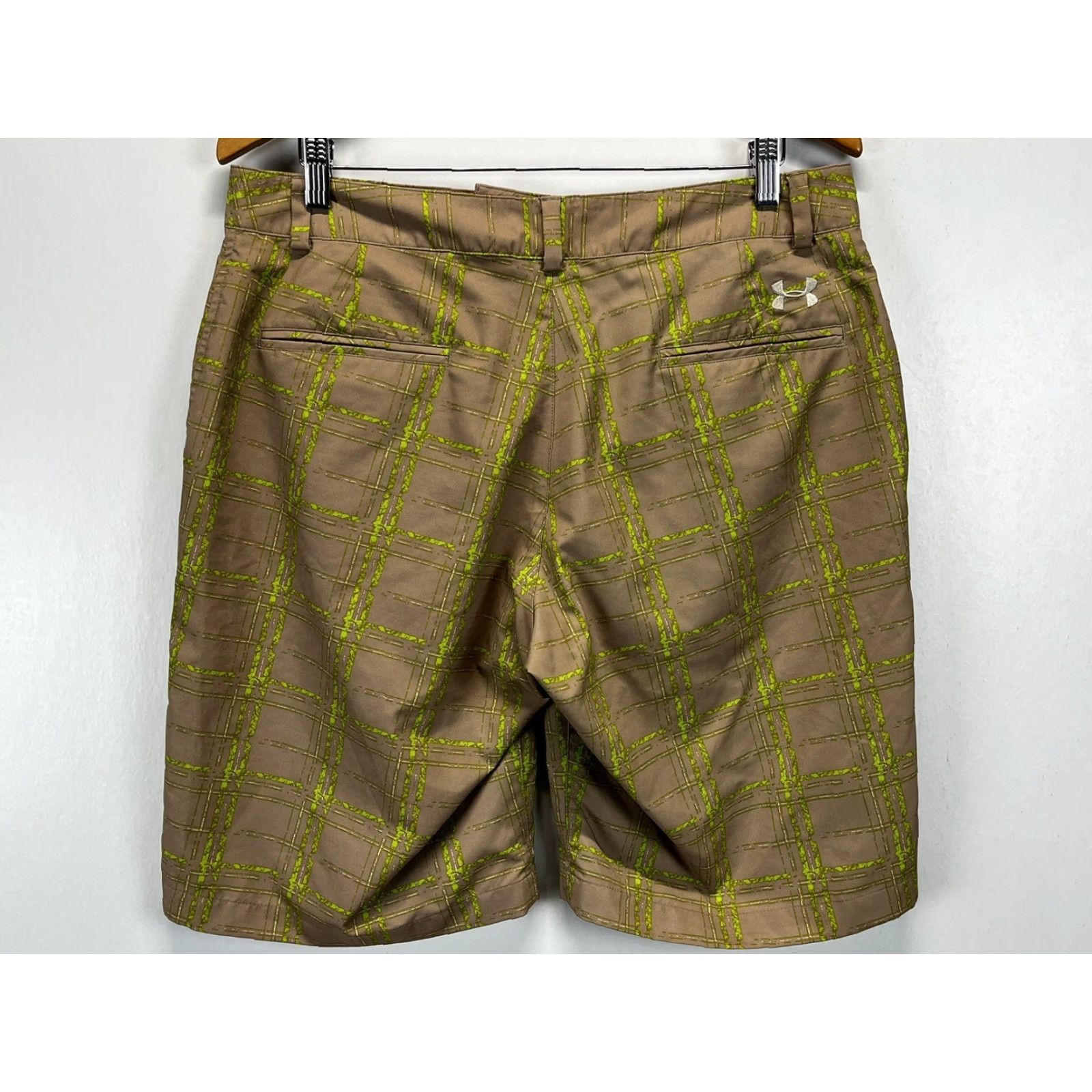 Under Armour Under Armour Men’s Performance Shorts Bermuda 34 Tan Green Golf VGUC Regular Size 34 Mens Tan Green Bermuda Golf Shorts Size US 34 / EU 50 - 2 Thumbnail