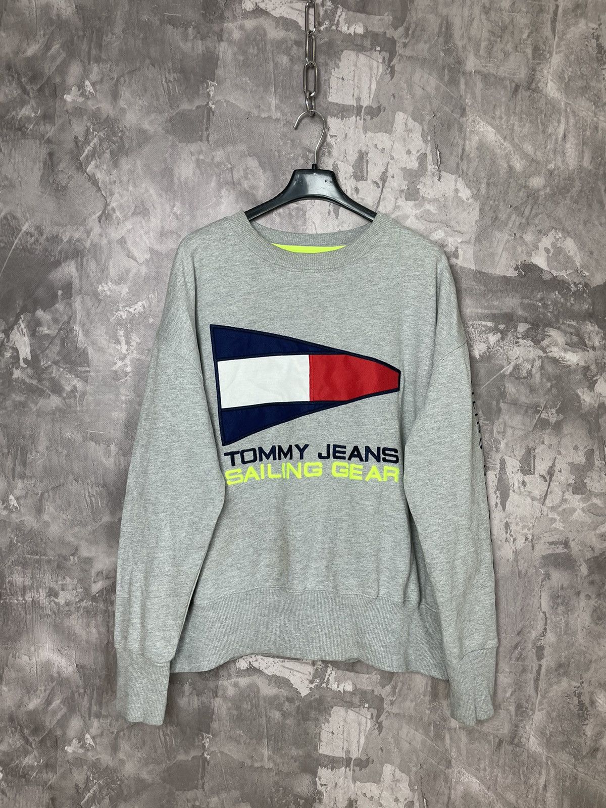Tommy Hilfiger × Vintage Tommy Jeans vintage sweatshirt spellout logo Y2K Rare Size L Size US L / EU 52-54 / 3 - 1 Thumbnail