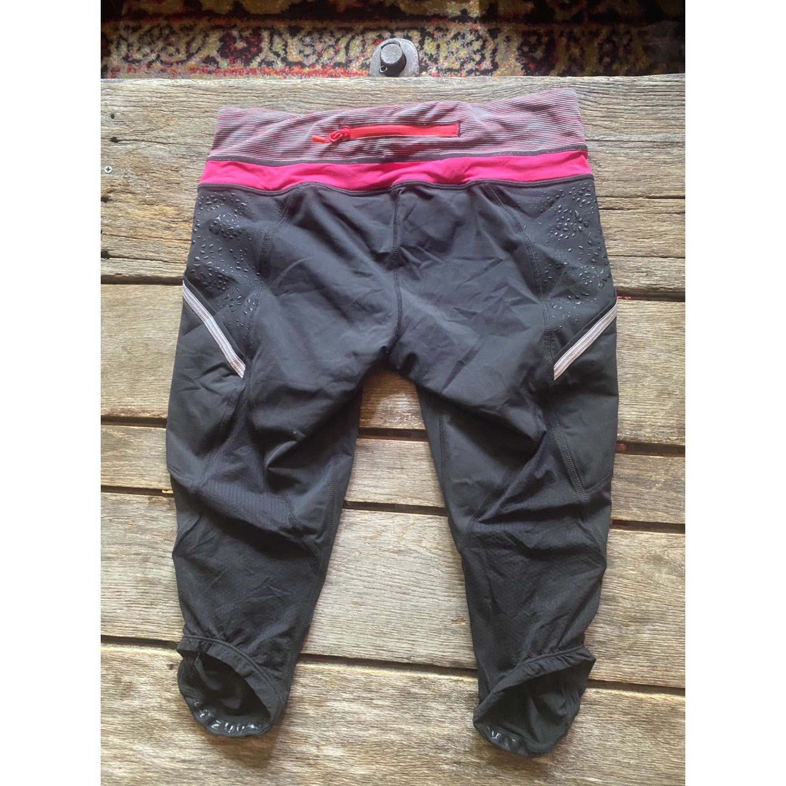 Lululemon Lululemon Yoga Pants - Size 8 - Black w. Pink Waistband - Women - Pants - Activewear - Yoga - Knee Length Size 30" / US 8 / IT 44 - 2 Thumbnail