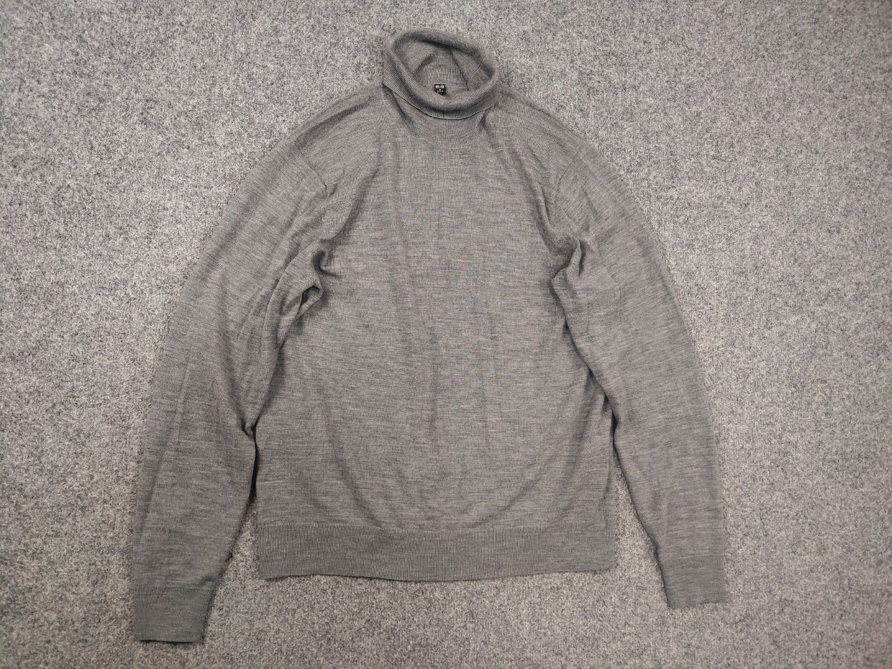 Uniqlo Uniqlo light wool Sweater high turtleneck collar Gray Color Size US M / EU 48-50 / 2 - 2 Thumbnail