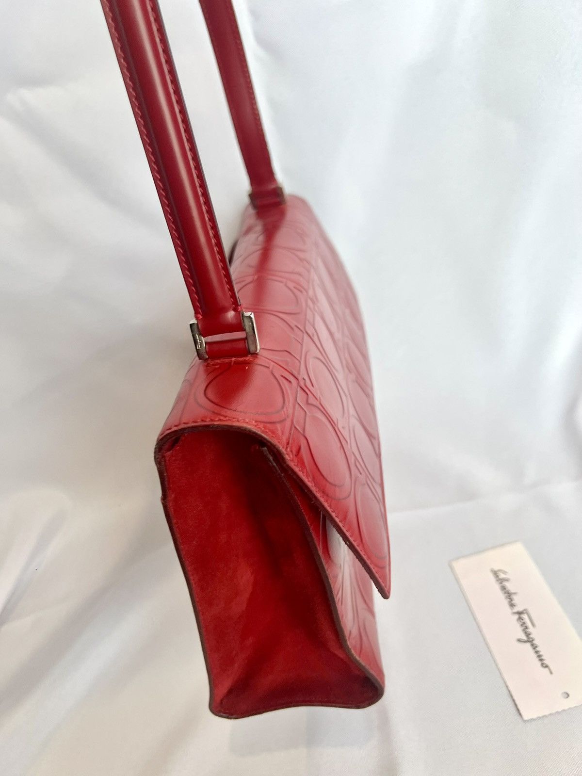 Salvatore Ferragamo Ferragamo Red Gancini Embossed Leather Shoulder Bag Size ONE SIZE - 17 Thumbnail