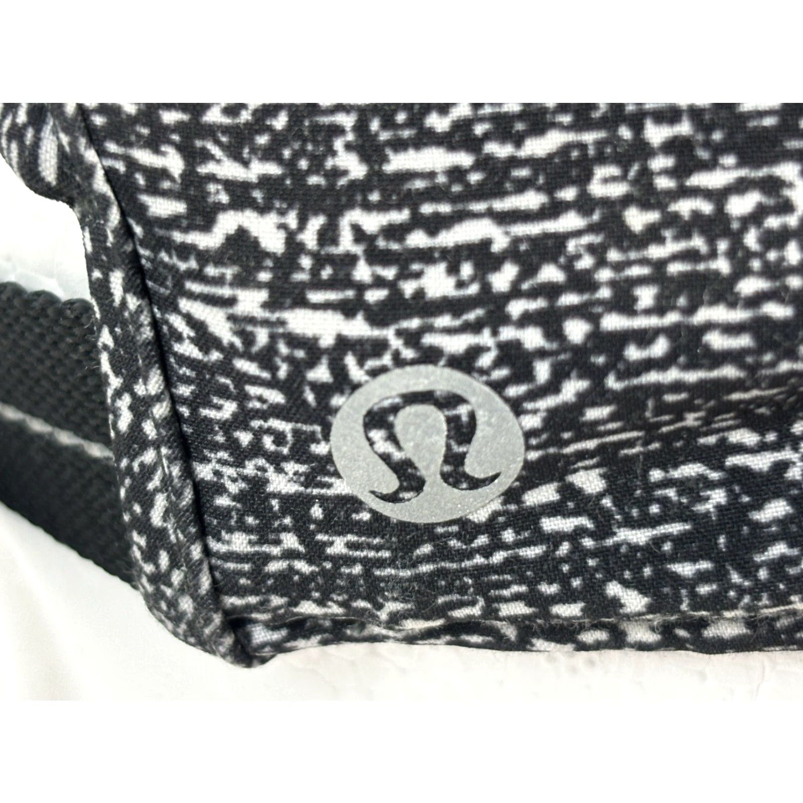 Lululemon Lululemon Athletica Baseball Hat Cap Black Grey Adjustable VGUC Womens One Size Black Gray Polyester Blend Baseball Cap HaT Women VGUC Size ONE SIZE - 6 Thumbnail