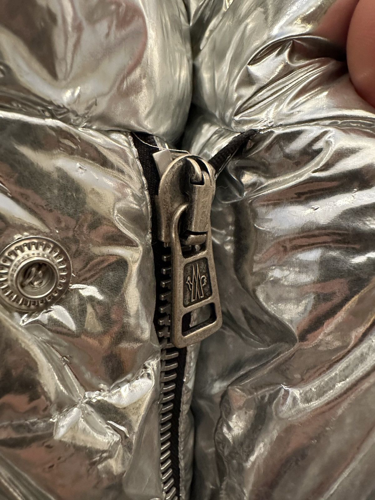 Moncler × Palm Angels Moncler X Palm Angels silver puffer exon vest Size US L / EU 52-54 / 3 - 14 Thumbnail