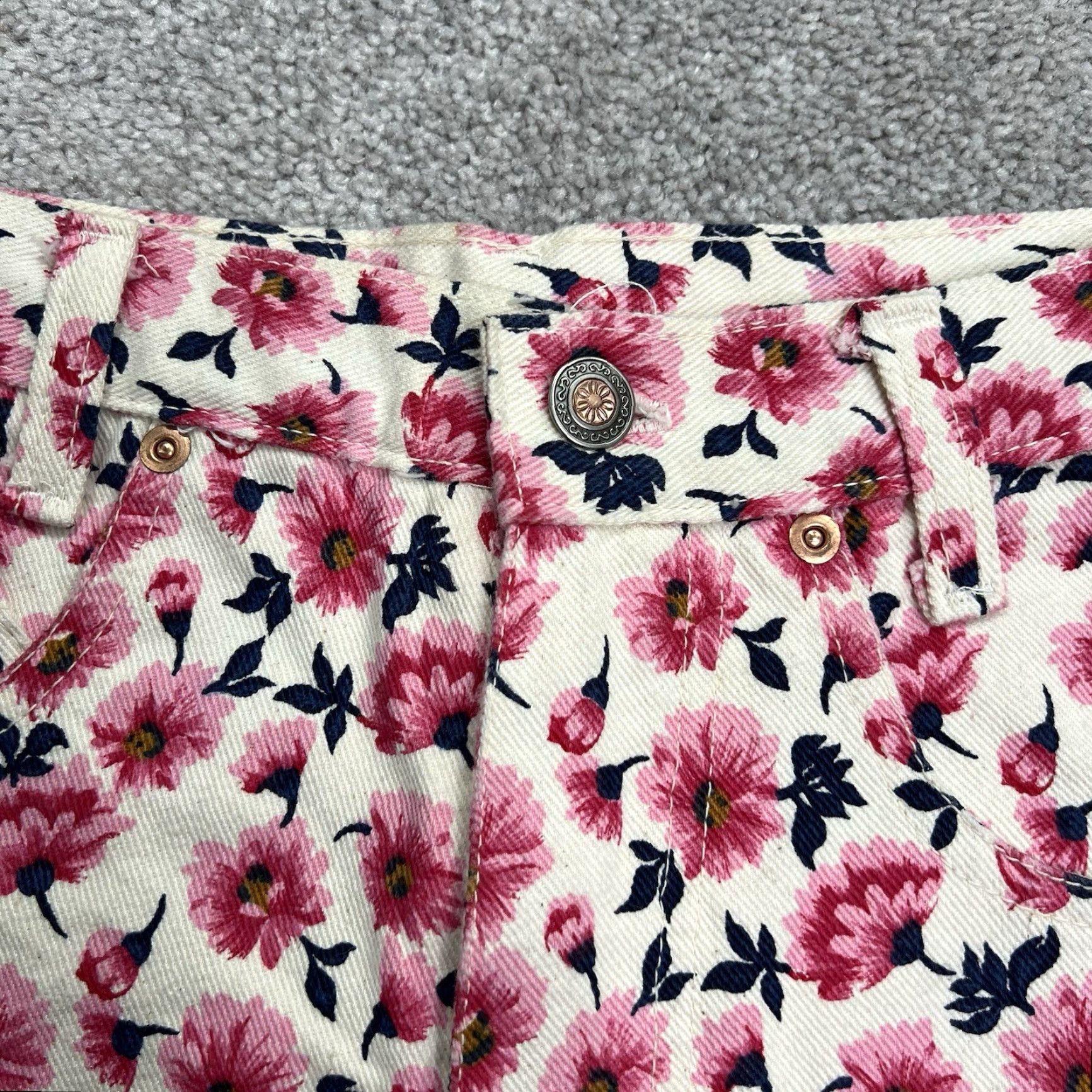 Vintage VINTAGE Michael G Floral Denim Shorts Womens 5 High Rise Rose Print USA Made Size 27" / US 4 / IT 40 - 2 Thumbnail