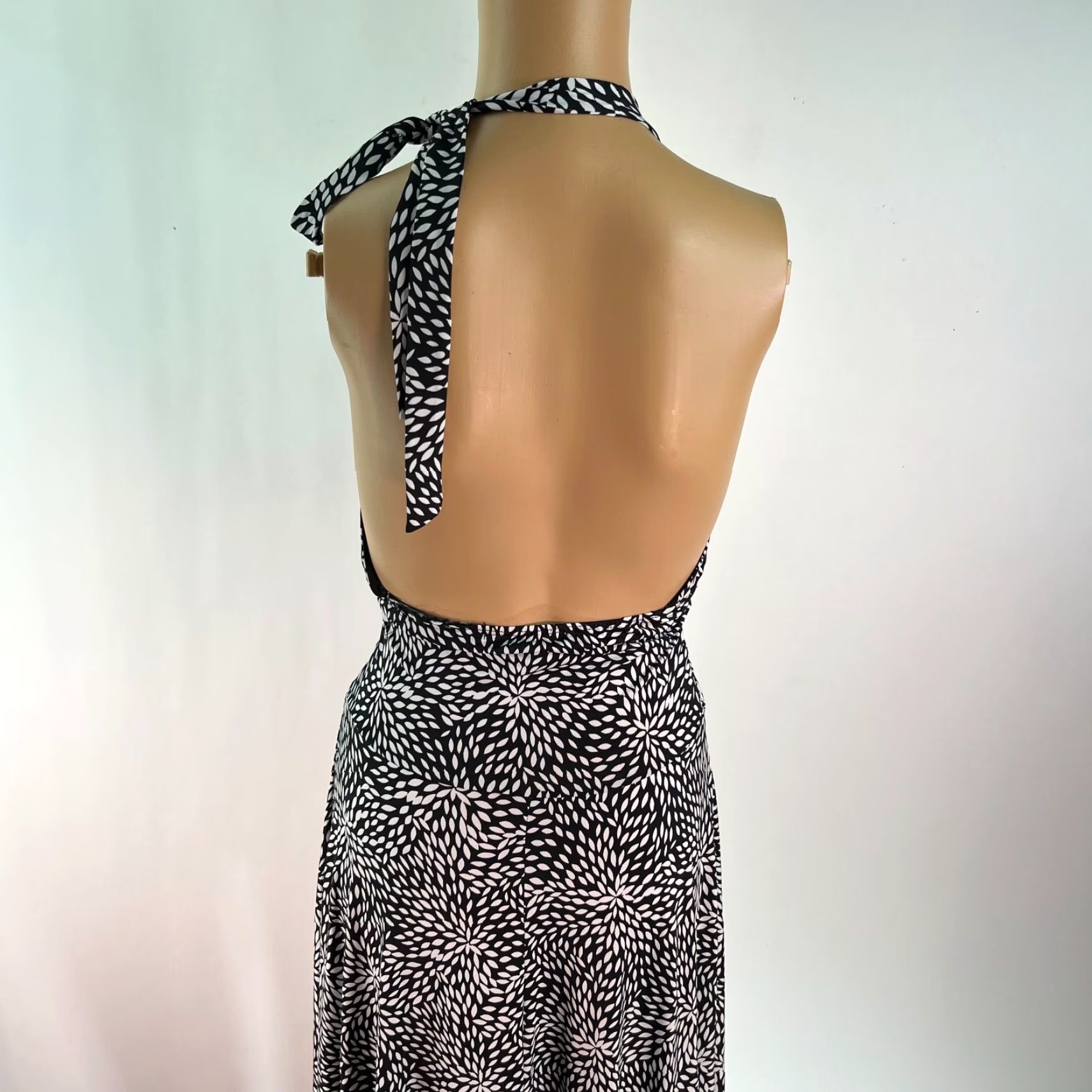 Forever 21 Forever Dress Geometric Halter Sleeveless Black Fit & Flare M Womens Size M / US 6-8 / IT 42-44 - 4 Thumbnail