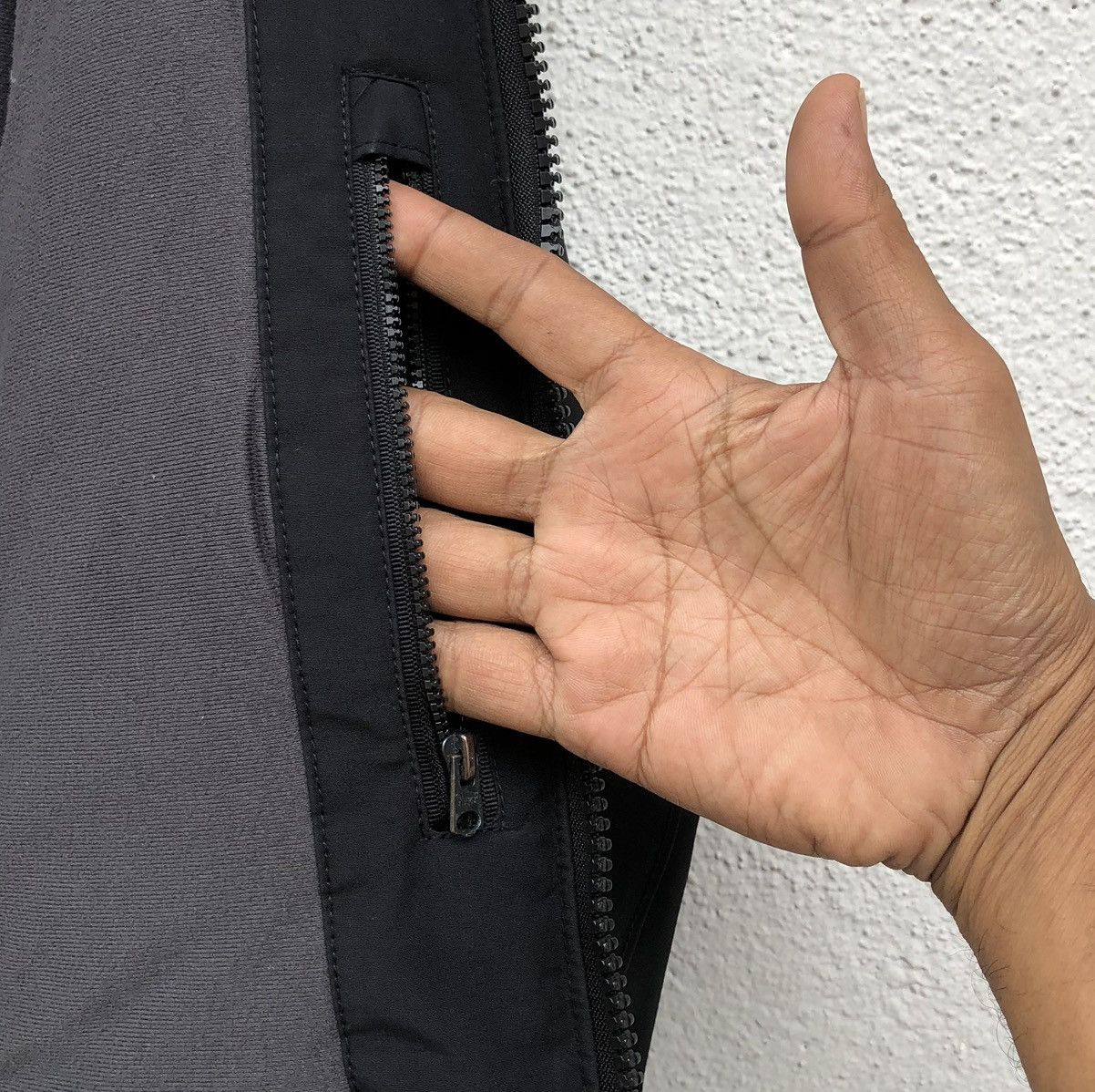 Abercrombie & Fitch Abercrombie & Fitch Black Insulated Waterproof Bomber Jacket Size US M / EU 48-50 / 2 - 18 Thumbnail