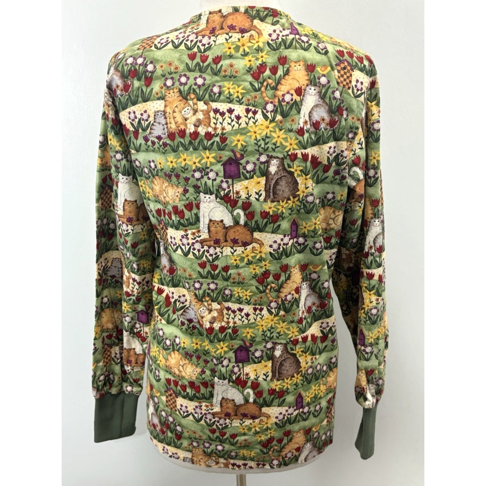 Folk Peaches Uniforms Scrub Top Women’s Small Folk Art Style Cats Birdhouses Multi-Color Cotton S Women Size S / US 4 / IT 40 - 3 Thumbnail