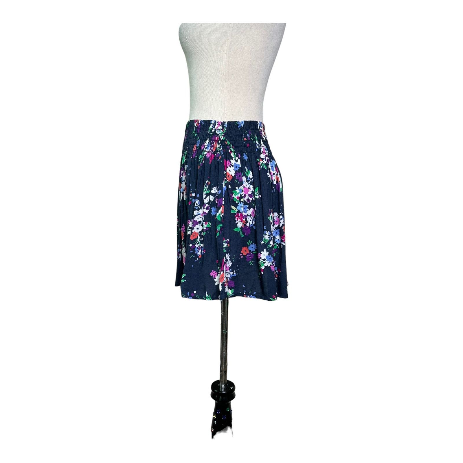 Express Express blue floral pull on pleated mini skirt size XS Size 28" / US 6 / IT 42 - 4 Thumbnail