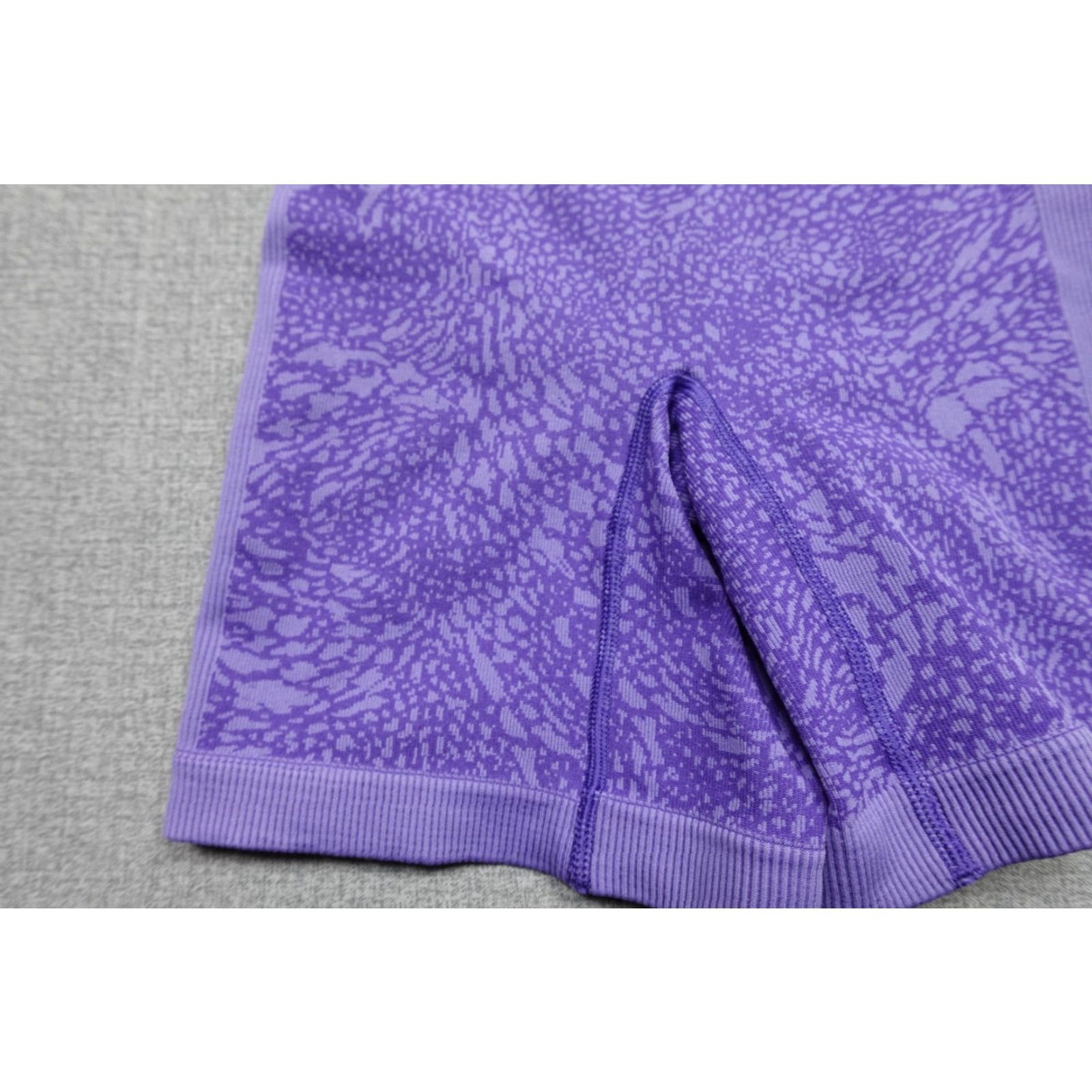 Lululemon Lululemon Biker Short Women Size 2 Purple Leopard Print Yoga Performance Size 26" / US 2 / IT 38 - 3 Thumbnail