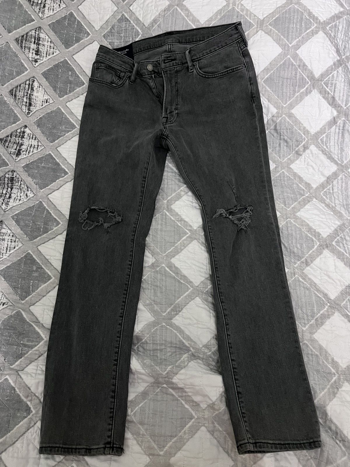 Abercrombie & Fitch Abercrombie and Fitch Ripped Denim 32x30 Size US 32 / EU 48 - 1 Thumbnail