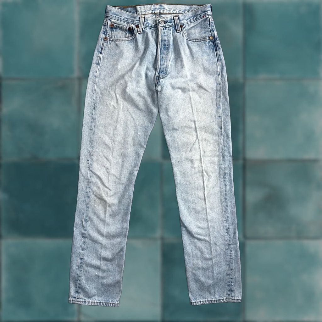 Levi's VINTAGE Levi's 501 Jeans Women 30x32 Straight Leg 90s USA Blue Light Wash Denim Size 30" / US 8 / IT 44 - 1 Thumbnail