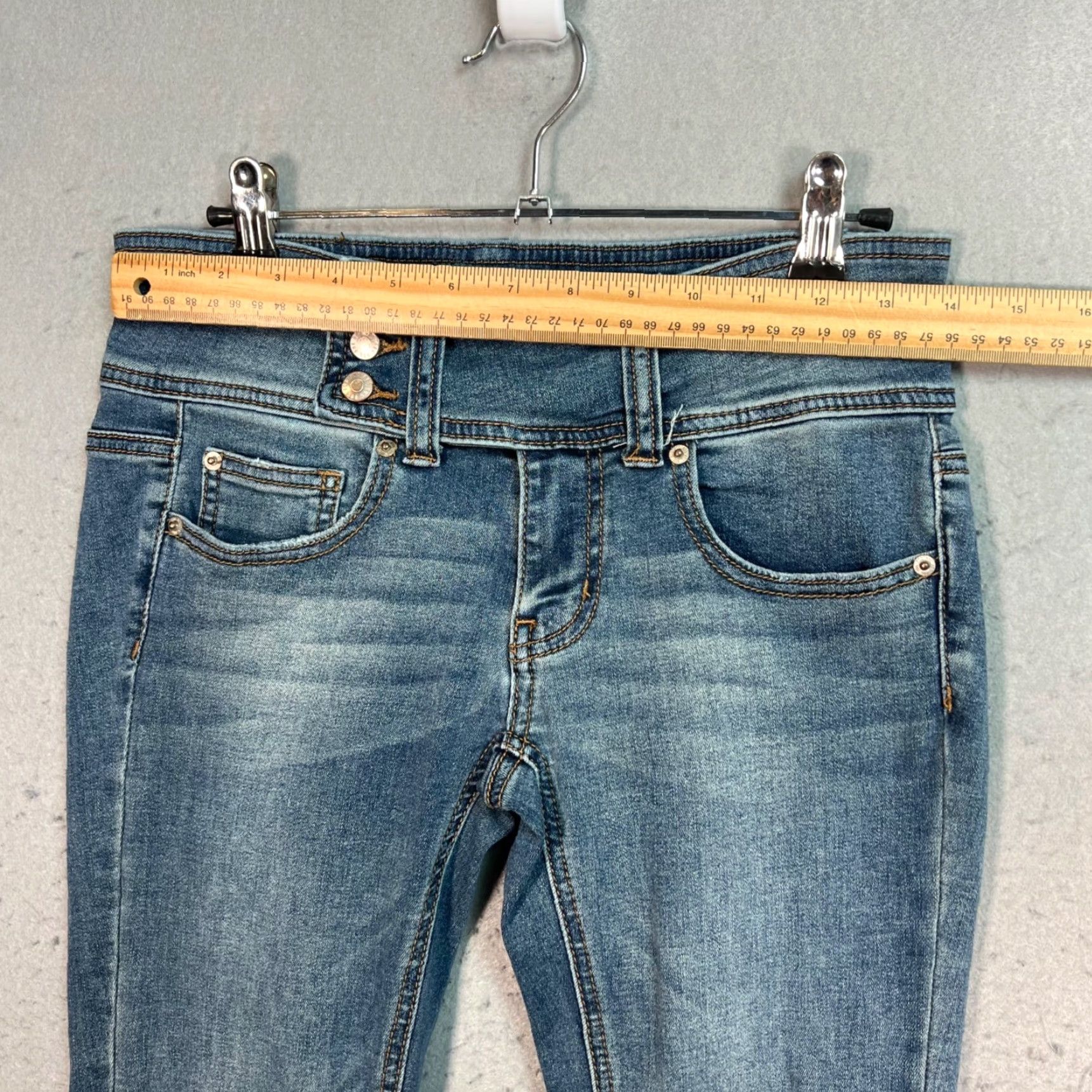Bdg BDG Denim Jeans Women’s Bootcut Size 26 Blue Low Rise 6.5-8.5” 32" Inseam Button Closure Regular Rise Vintage/Pre-Owned Womens Jeans Size 26" / US 2 / IT 38 - 6 Thumbnail