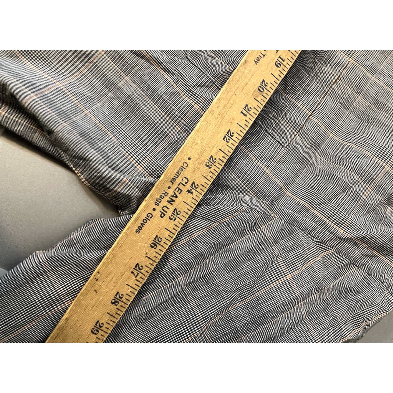Van Heusen Van Heusen Shirt Mens 18 Gray Plaid Long Sleeve Button Up Regular Fit Size US XXL / EU 58 / 5 - 5 Thumbnail