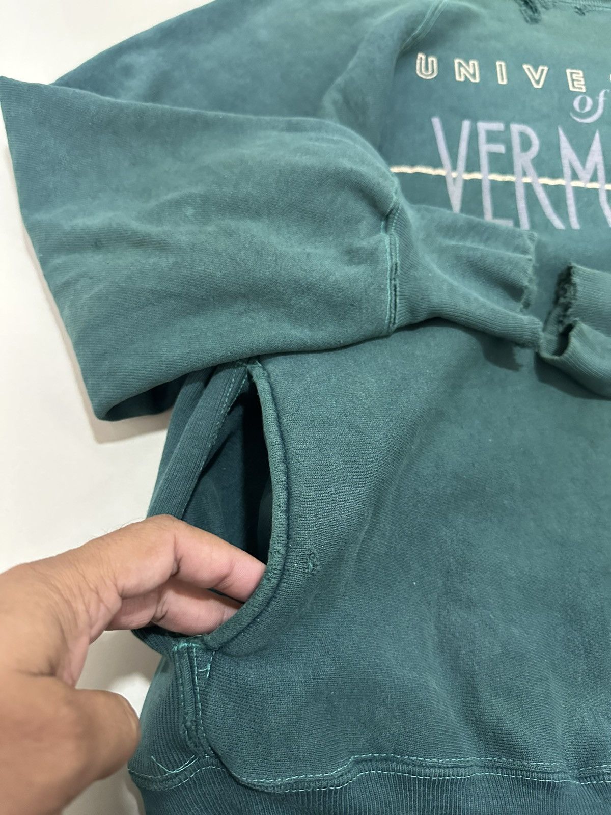 Champion Trashed Vtg 80’s Champion Sweatshirt Universirty of Vermont Size US L / EU 52-54 / 3 - 7 Thumbnail