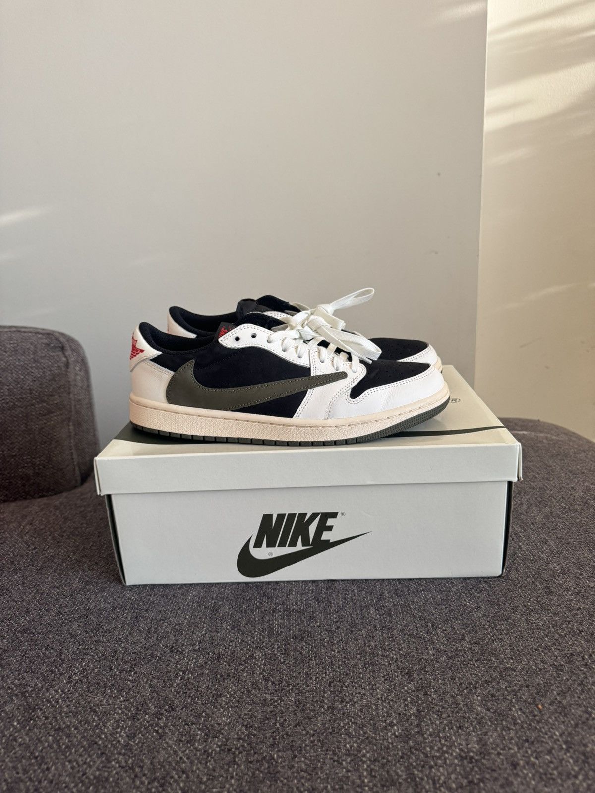 Jordan Brand × Nike × Travis Scott WMNS AIR JORDAN 1 LOW OG SP Size US 9.5 / EU 42-43 - 3 Thumbnail