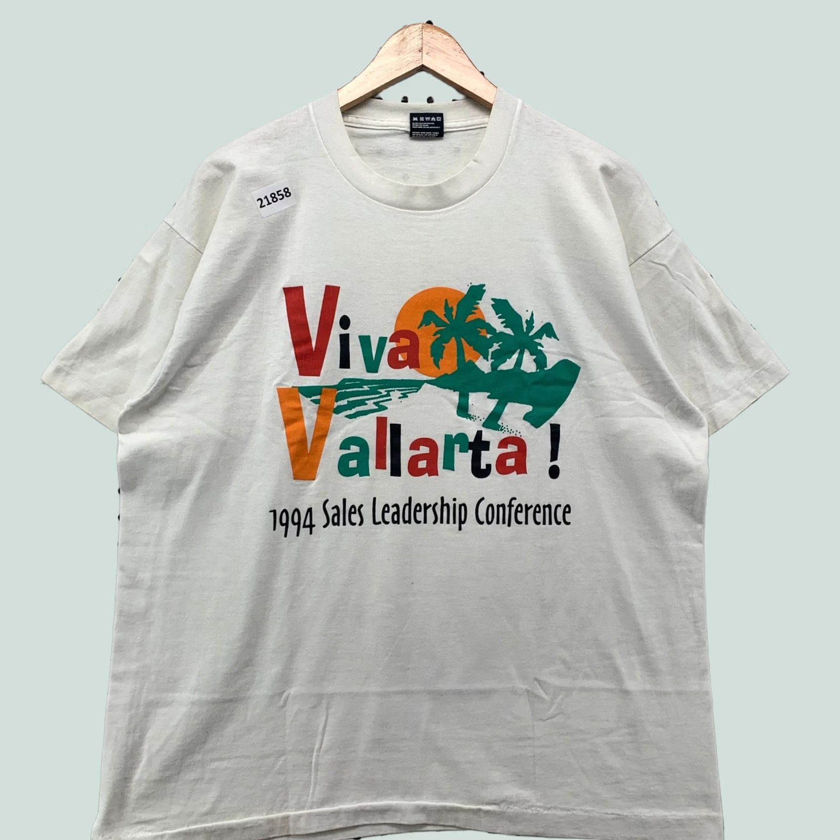 Fruit Of The Loom VINTAGE Wausau Shirt White 1994 Viva Vallarta Single Stitch Mens XL 23x28.5 T-Shirt Fruit of the Loom 90s Beach Size US XL / EU 56 / 4 - 1 Thumbnail