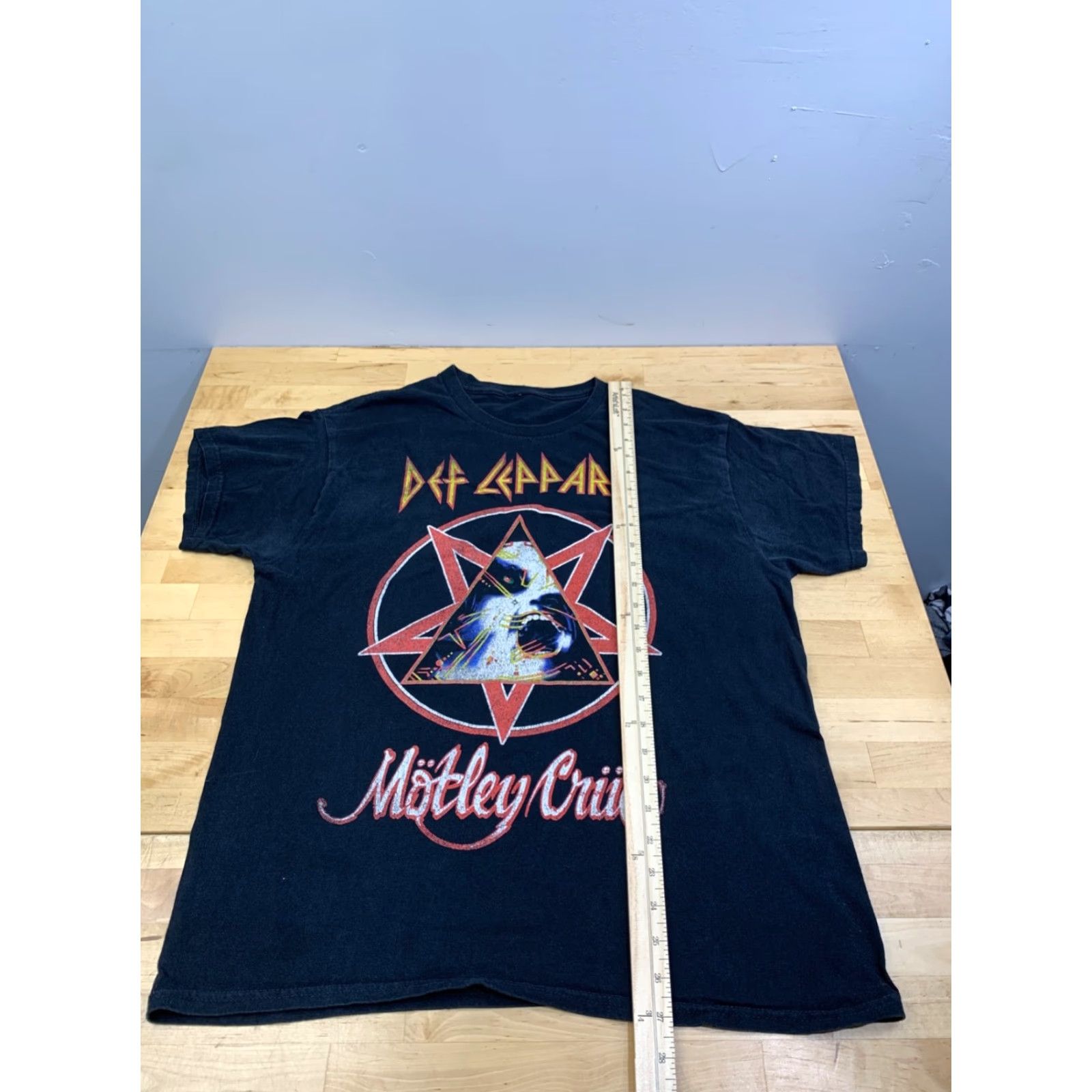 Vintage Stadium Tour Shirt Def Leppard Motley Crue Poison Joan Jett 2022 Mens M Black Cotton T-Shirt Rock Band Size US M / EU 48-50 / 2 - 6 Thumbnail