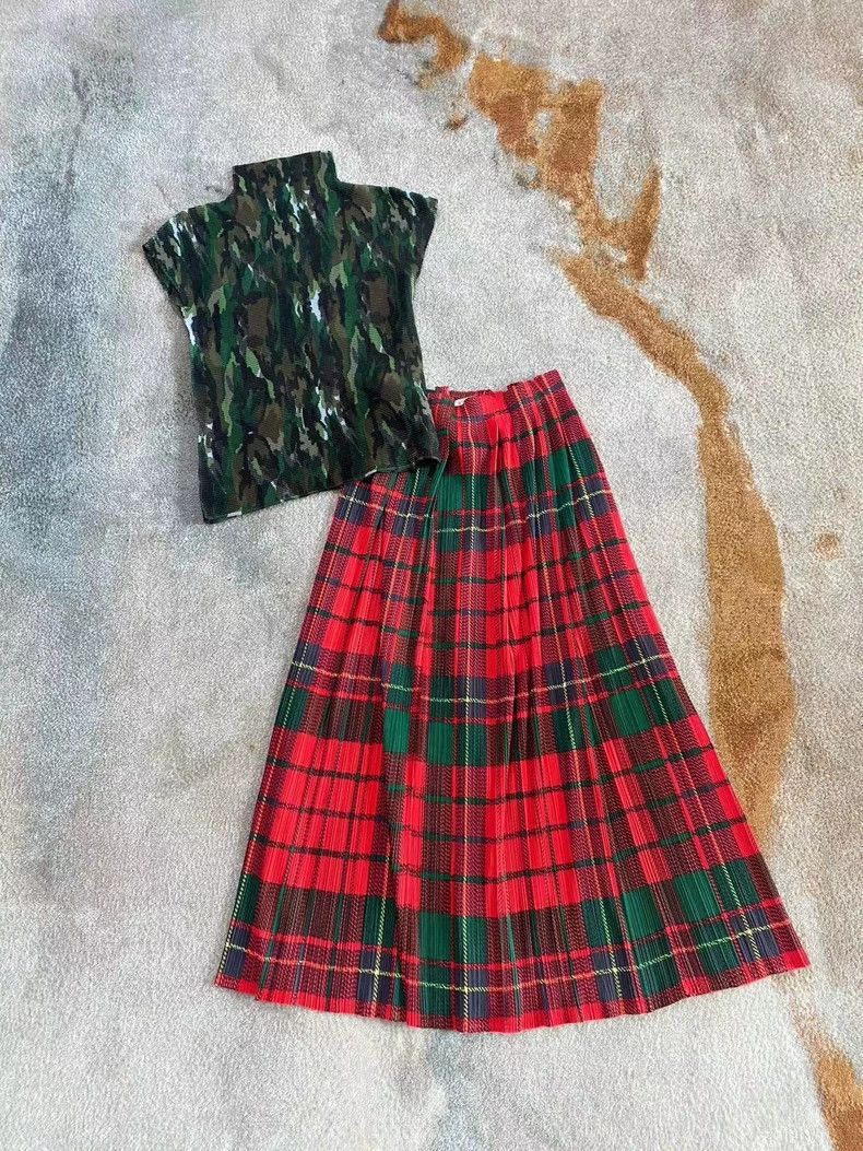 Issey Miyake Issey Miyake size:4 Christmas red and green checkered card Size XS / US 0-2 / IT 36-38 - 2 Thumbnail
