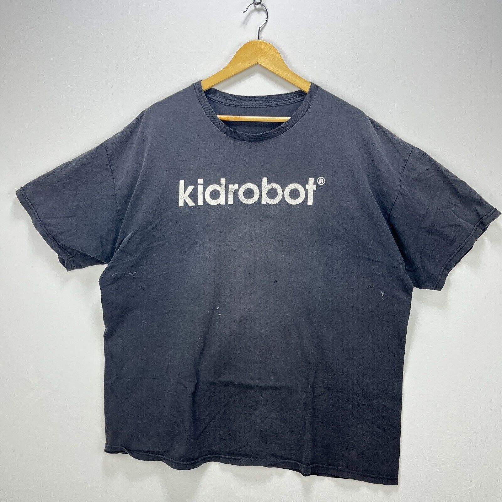 Vintage Vintage Kidrobot Sun Faded T Shirt XXL Size US XXL / EU 58 / 5 - 1 Thumbnail