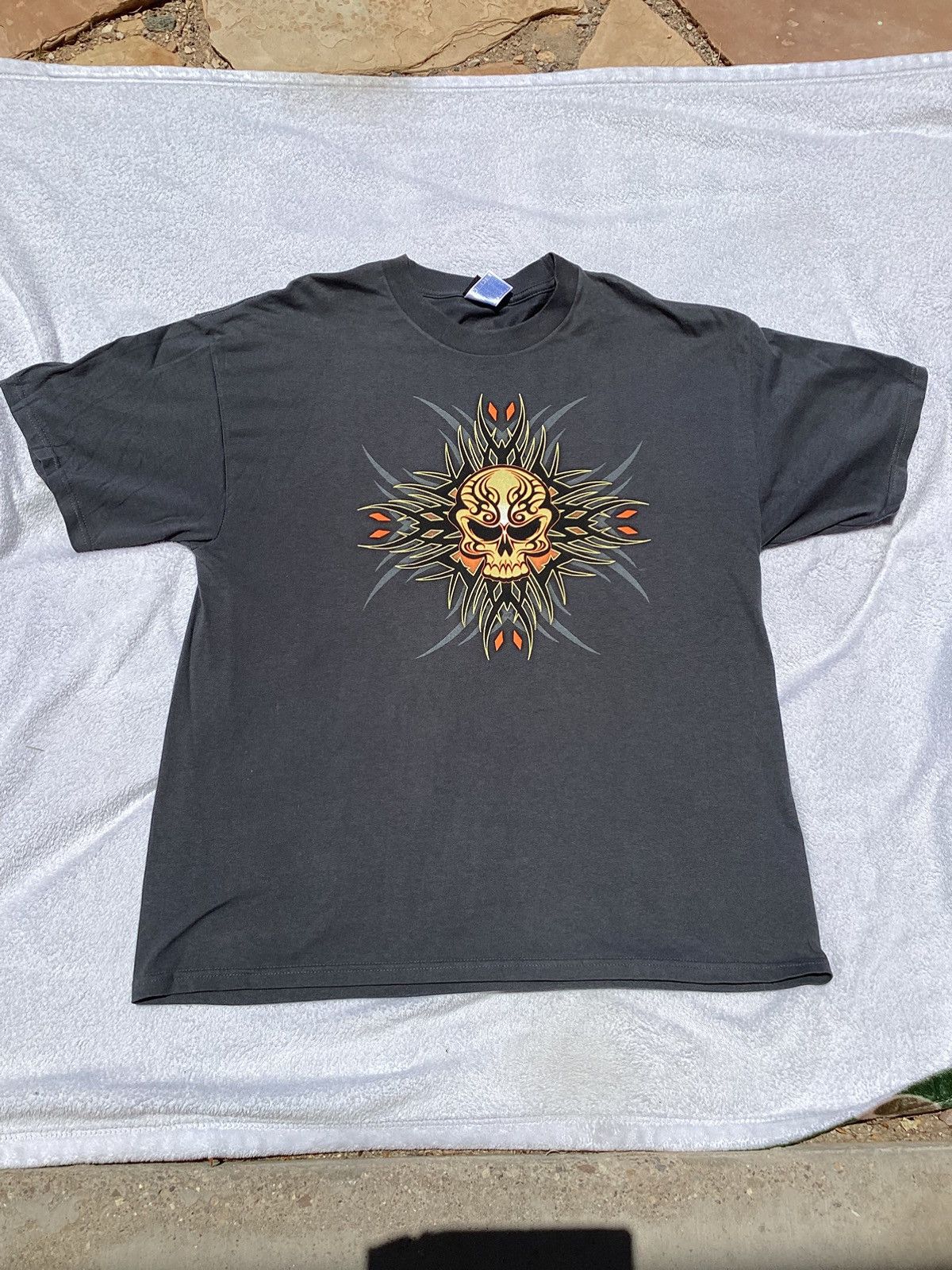 Vintage True Y2K four seasons design Inc. skull graphic T-shirt Size US XL / EU 56 / 4 - 1 Thumbnail