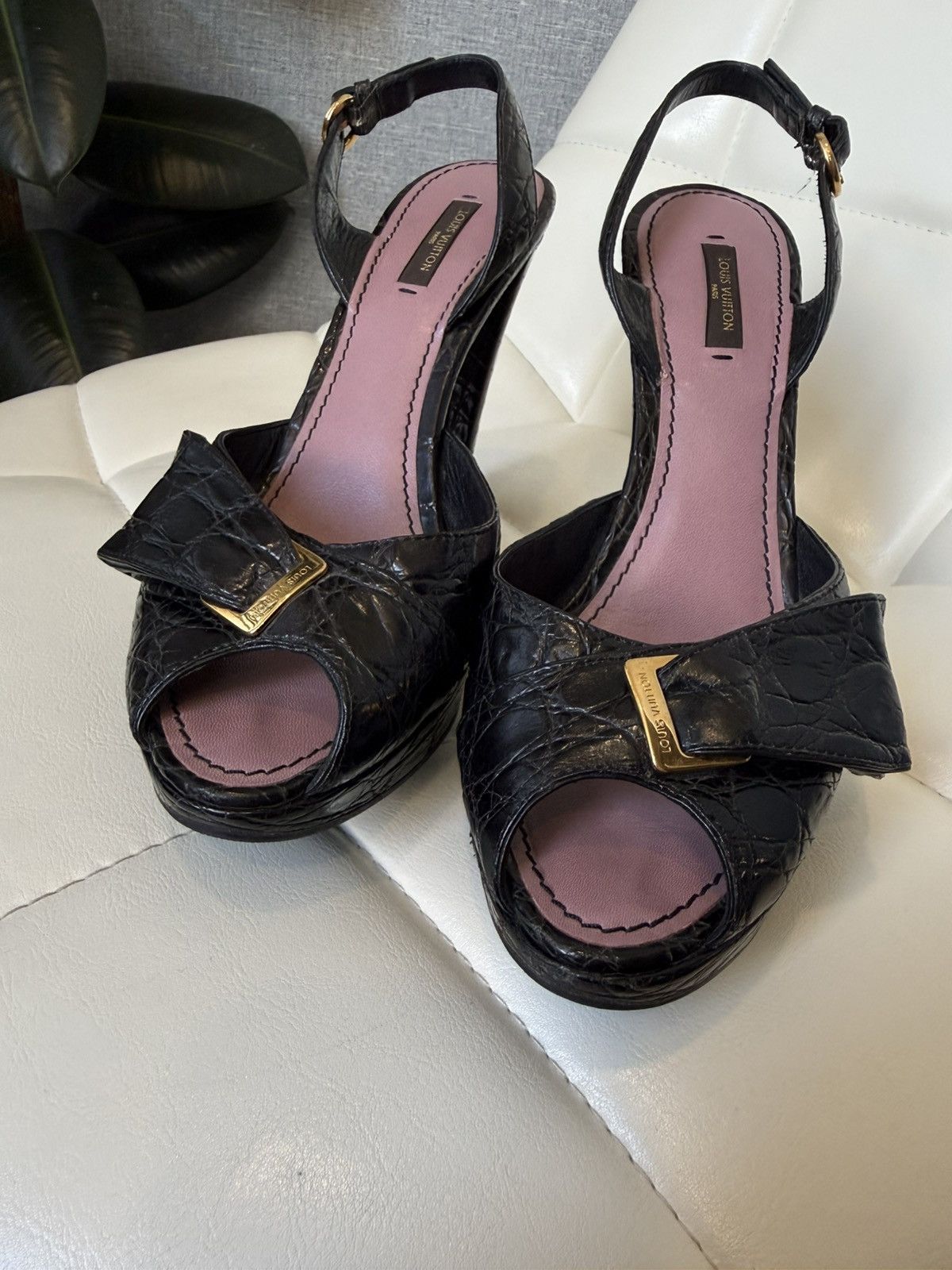 Louis Vuitton Louis Vuitton Black Crocodile Embossed Platform Sandals Heel Size US 9 / IT 39 - 18 Thumbnail