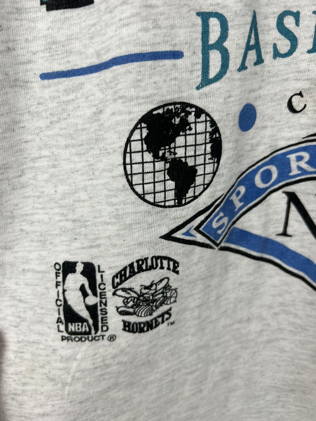 NBA Vintage 90s Charlotte Hornets Basketball NBA T shirt Size US XL / EU 56 / 4 - 13 Thumbnail