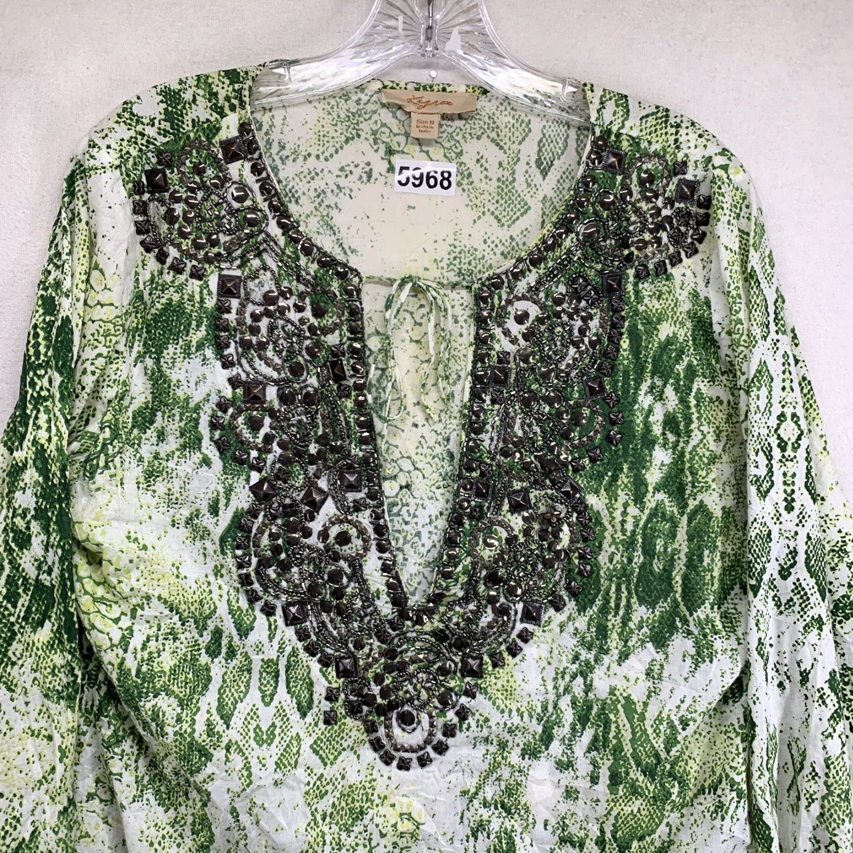 Vintage KYRA Women Tunic Blouse Medium White Green Snakeskin Animal Print Metal Embellishments Bell Sleeve Casual Party Size M / US 6-8 / IT 42-44 - 4 Thumbnail